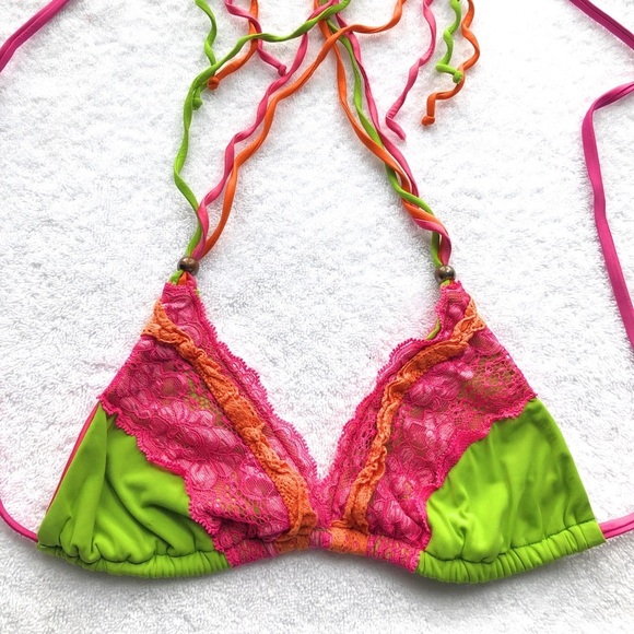 Beach Bunny Triangle Top - Picture 2 of 7